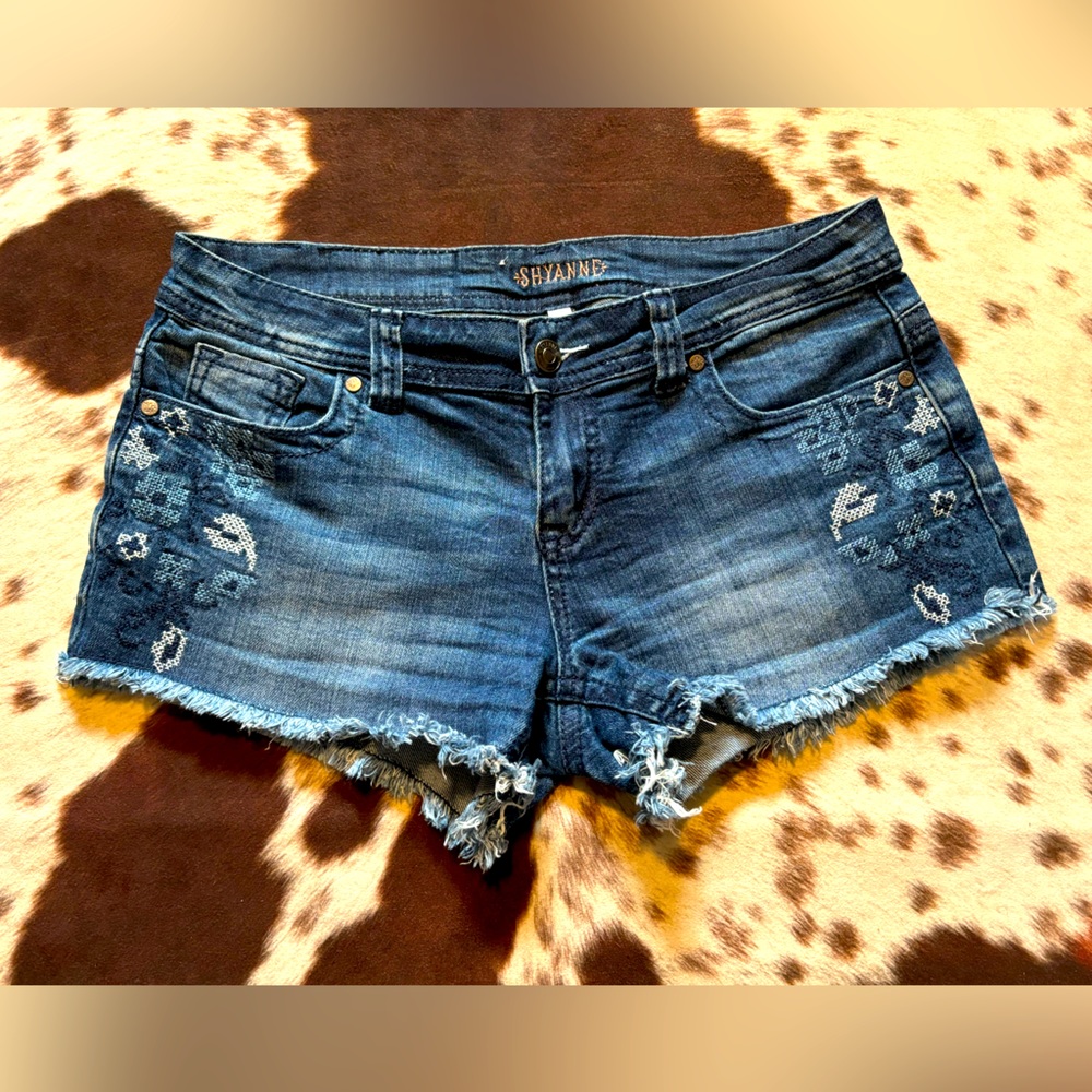 Women’s Shyanne Jean Shorts w/Embroidered Detail!